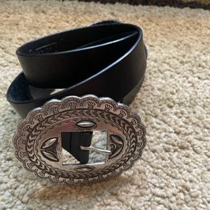 Chaps black genuine leather belt w beautiful silver buckle size medium